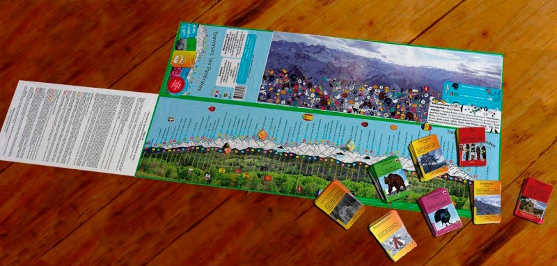 Plateau du jeu avec les règles du jeu inclues